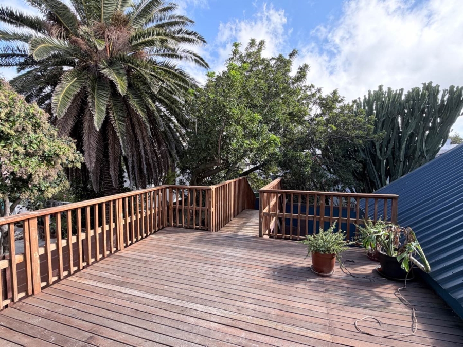 To Let 3 Bedroom Property for Rent in Vredehoek Western Cape